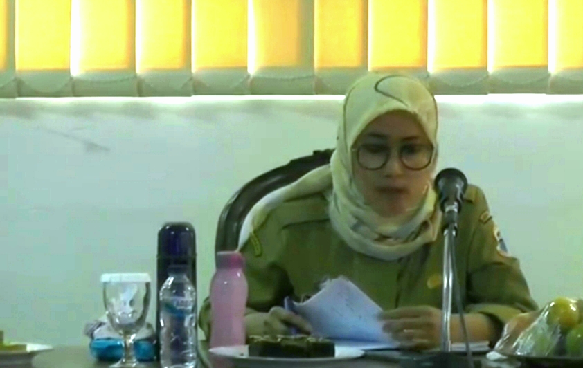 Bupati Lebak Iti Octavia Jayabaya, mengeluarkan kebijakan menutup dan menghentikan usaha galian tanah.