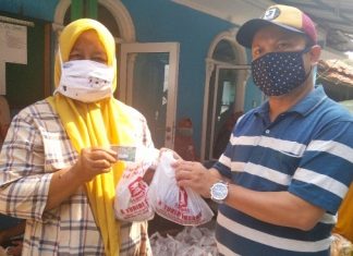 Di Cipondoh, Pengambilan Daging Kurban Wajib Pakai Masker