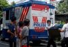 Mobil SIM Keliling Tersangkut Kabel Listrik di Tangerang