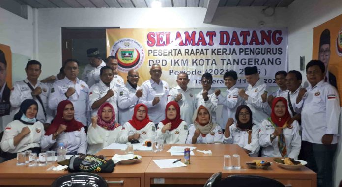 rapat kerja pengruus IKM