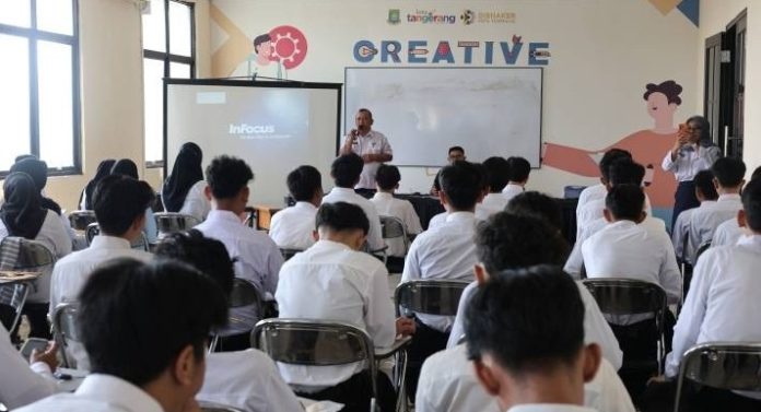 gampang kerja Walk in interview yang digelar di kantor Disnaker Kota Tangerang, Rabu (01/07).